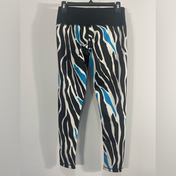 Women’s Adidas Climate Compression animal print leggings, Small, Black, White - Picture 2 of 3